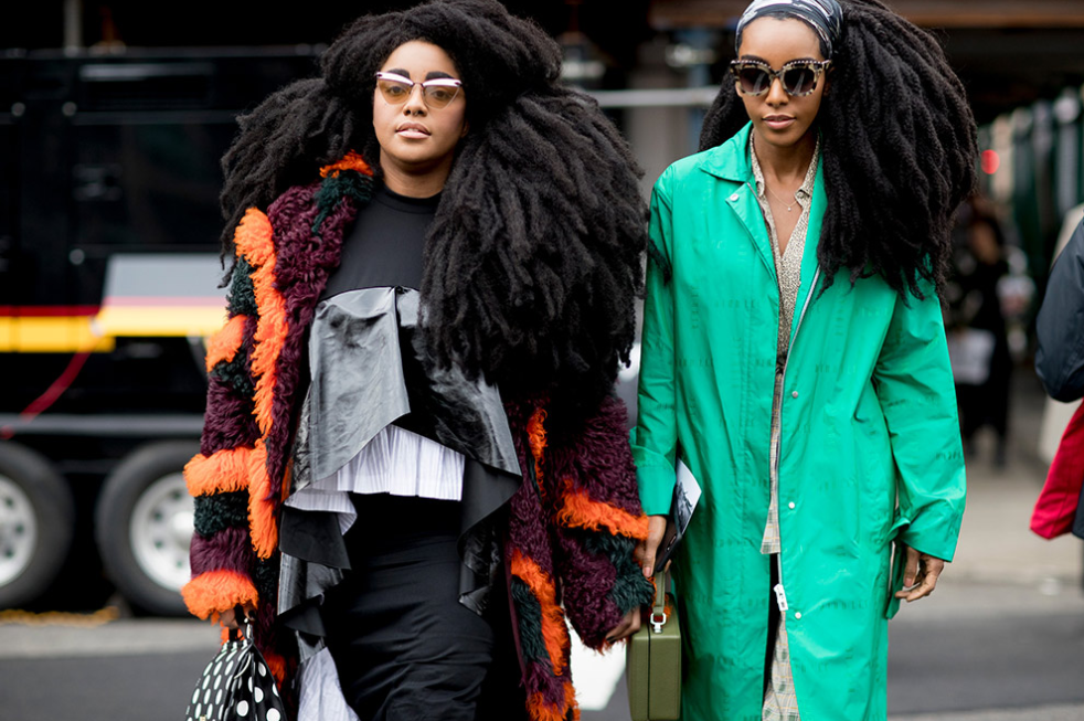 street-style-fashion-week-nova-york-look-casaco-pelos-colors