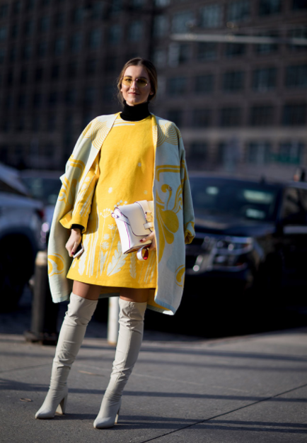 street-style-fashion-week-nova-york-look-botas-brancas-com-amarelo